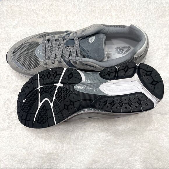 New Balance Classic 2002R Gray and White Men's Running Sneakers Shoes - Picture 6 of 7